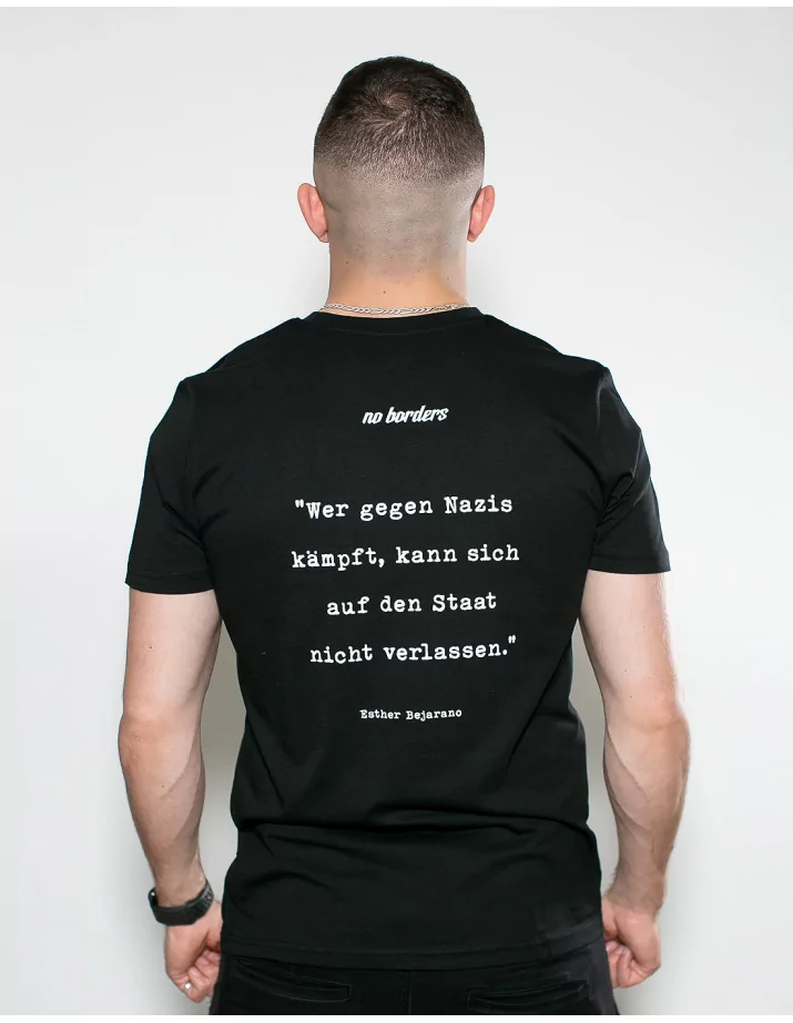 Wer gegen Nazis kämpft... - No Borders - T-Shirt - Black