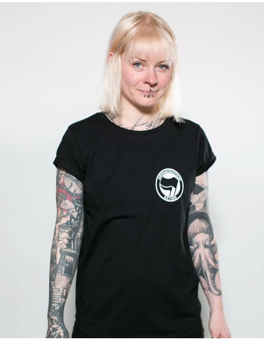 Wer gegen Nazis kämpft... - No Borders - T-Shirt fitted - Black - @ No Borders