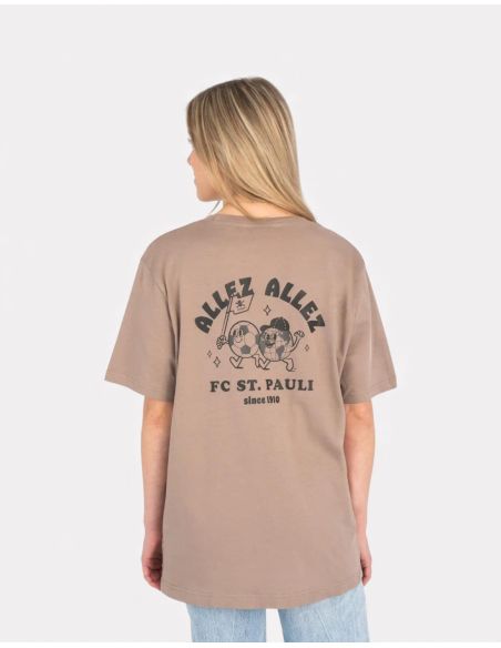 st-pauli-shirt-allez-allez-lightbrown-black-woman-back