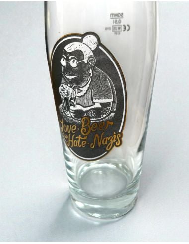 Love Beer Hate Nazis - Bierglas - @ No Borders