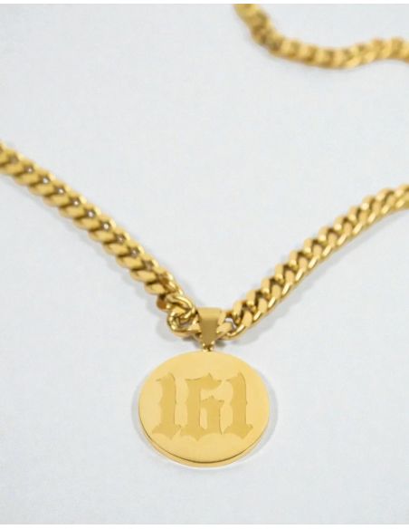 true-rebel-161-classic-pendant-necklace-gold-detail true-rebel-161-classic-pendant-necklace-gold-detail
