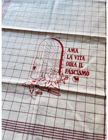 marder-geschirrtuch-ama-la-vita-odia-il-fascismo2