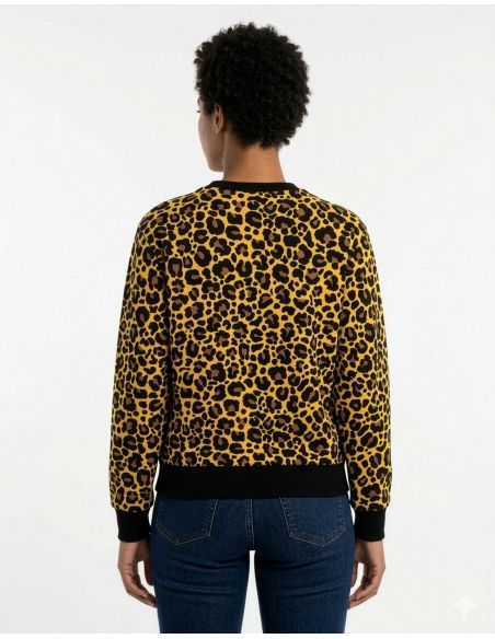 leo-no-borders-sweater-allover-back