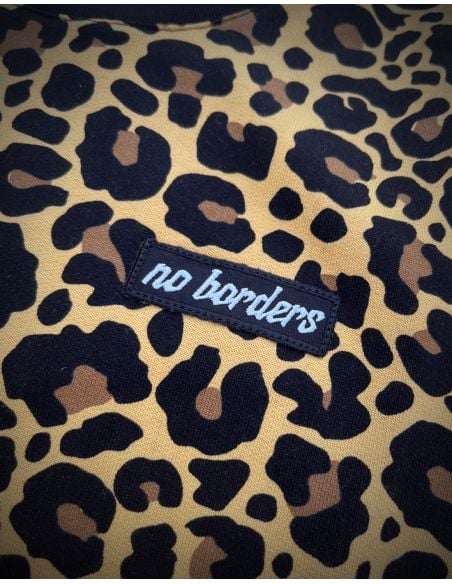 leo-no-borders-sweater-allover-detail
