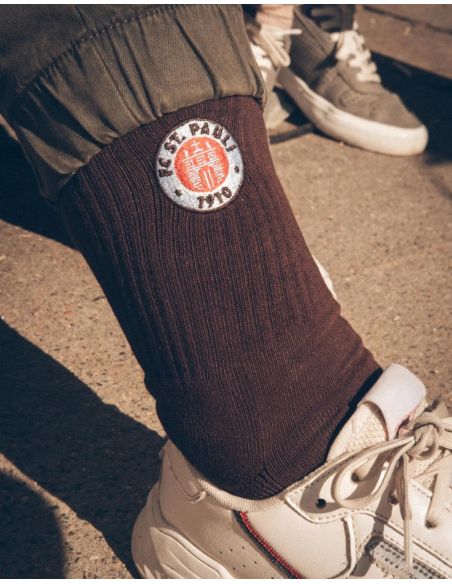st-pauli-socks-classic-braun-worn st-pauli-socks-classic-braun-worn