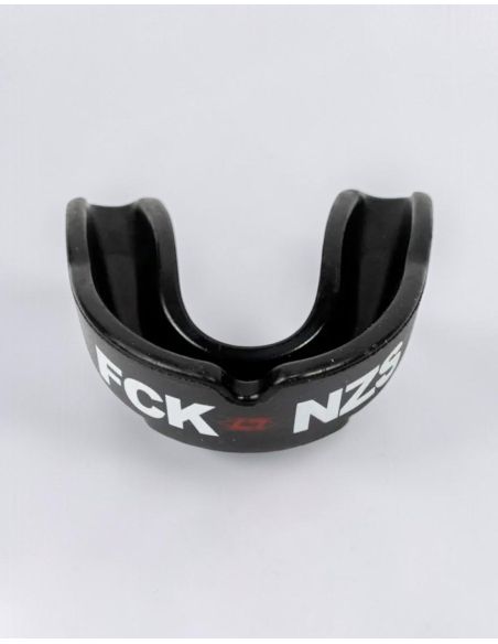 fck-nzs-less-talk-zahnschutz-collabo-black-oben fck-nzs-less-talk-zahnschutz-collabo-black-oben